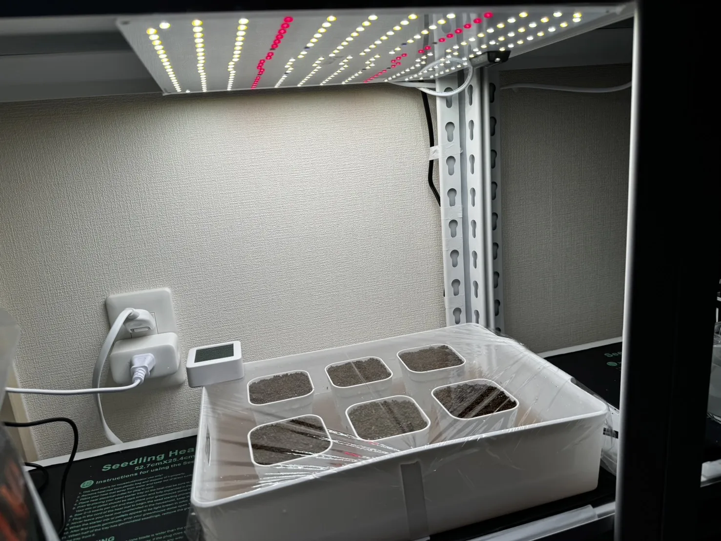パキポディウム発芽管理用のLEDとヒーター環境